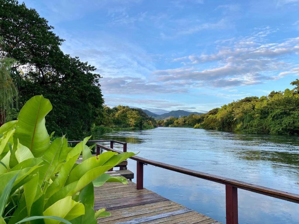 Ruen Maihom Riverside Cottage Kanchanaburi Exterior foto
