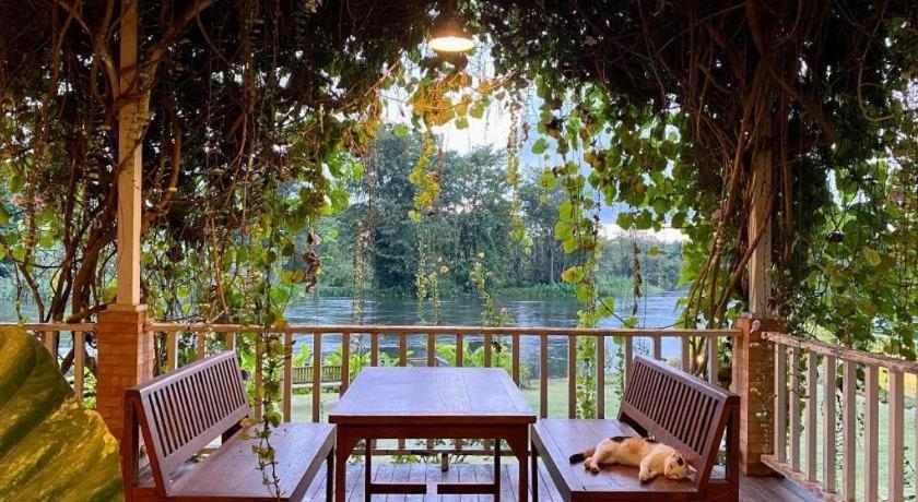 Ruen Maihom Riverside Cottage Kanchanaburi Exterior foto
