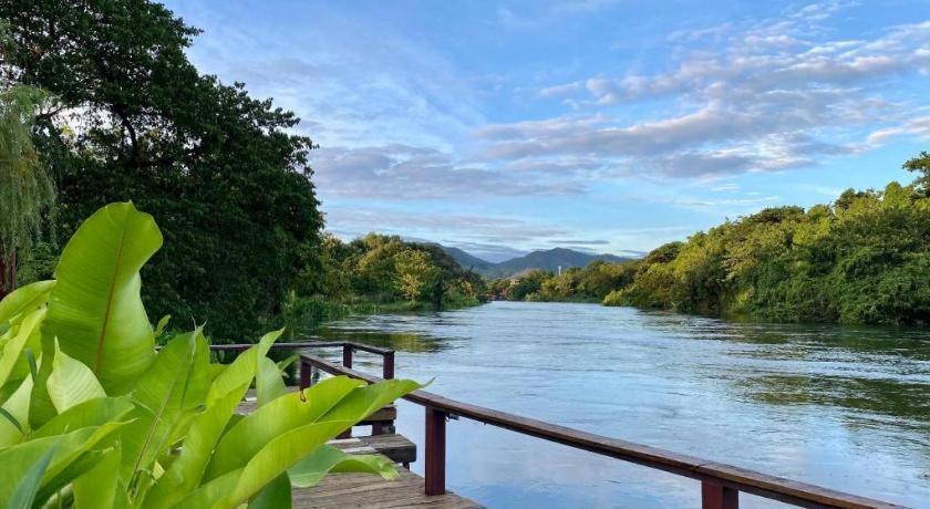 Ruen Maihom Riverside Cottage Kanchanaburi Exterior foto